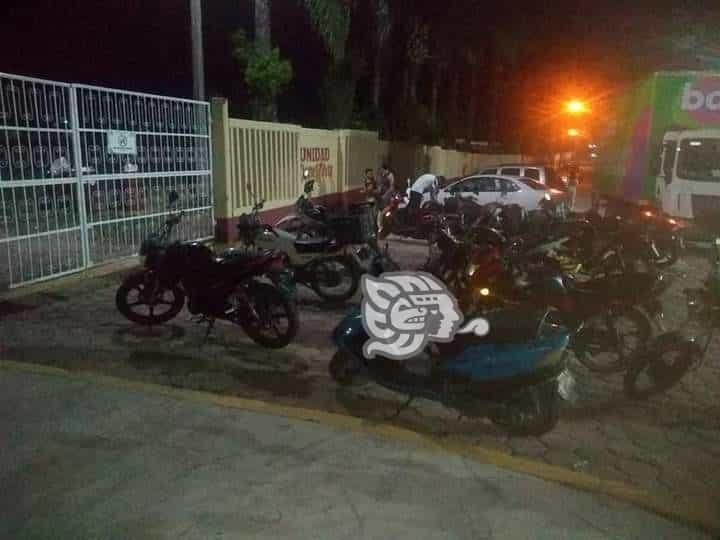 Motociclistas bloquean accesos de entrada de ambulancias