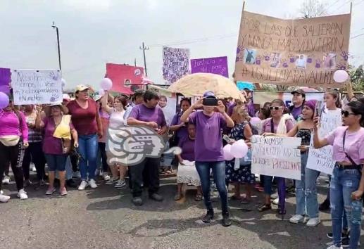 Toman carretera para exigir esclarecimiento del feminicidio de Valeria