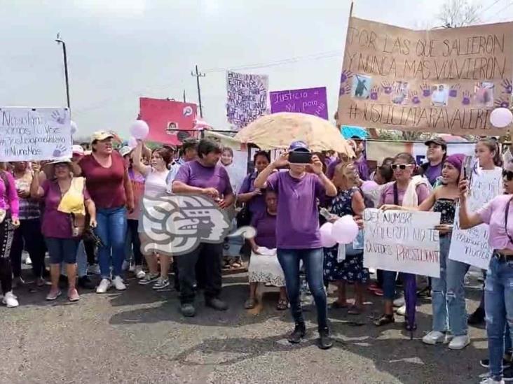 Toman carretera para exigir esclarecimiento del feminicidio de Valeria