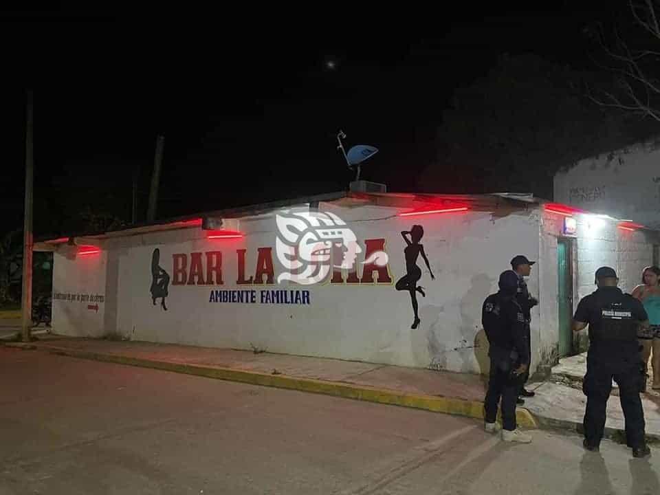 Ejecutan a sujeto en bar del sur de Veracruz