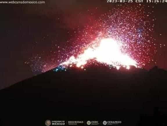 ¡Noche activa! Reportaron 3 fuertes explosiones en el volcán Popocatépetl