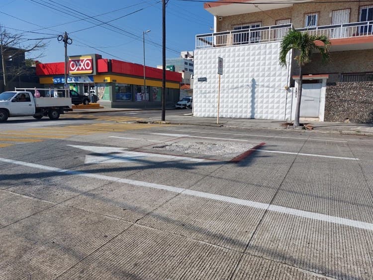 Reportan bache en concreto hidráulico en avenida 16 de septiembre