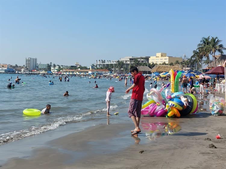 Turistas abarrotan las playas de Veracruz previo a vacaciones de Semana Santa (+Video)