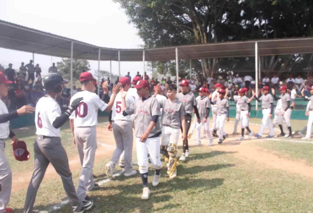 Brilla Veracruz en macro regionales de beisbol