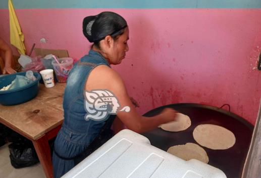 De Oaxaca a Coatzacoalcos; Doña Amparo y sus famosas tortillas de mano