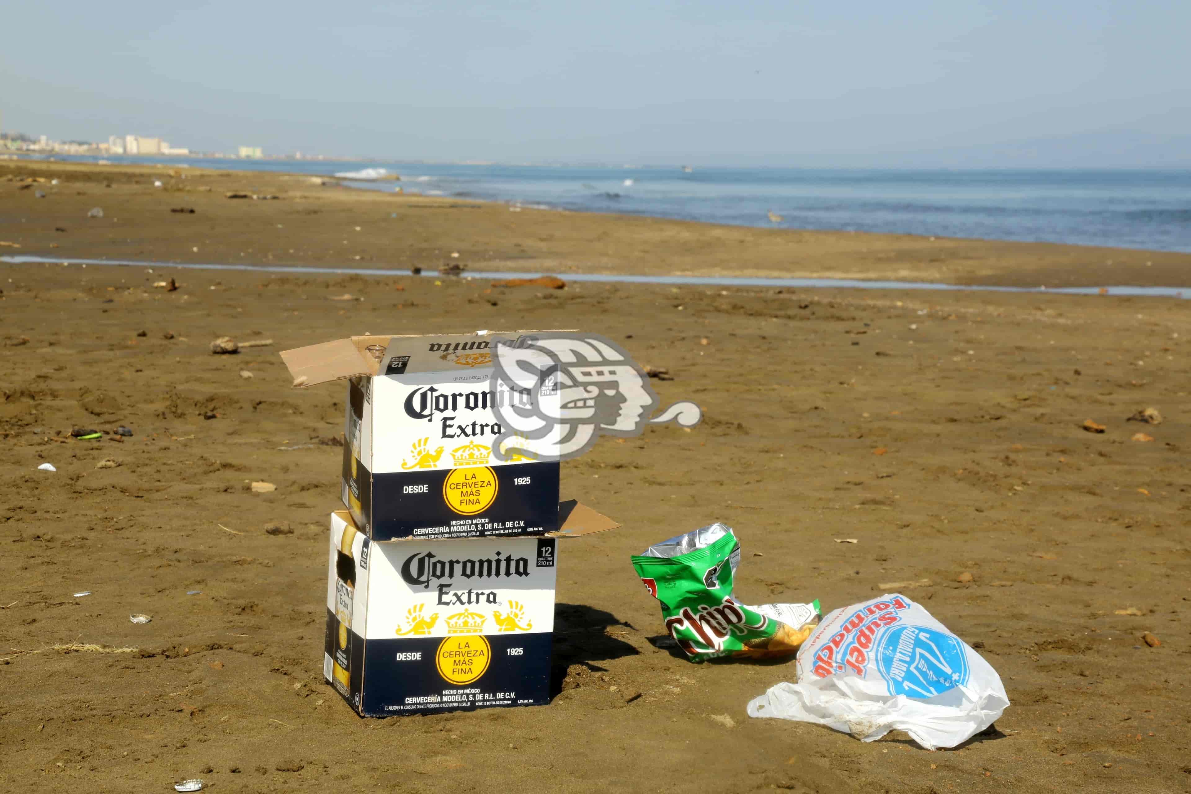 Playa de Coatzacoalcos amanece llena de basura de turistas