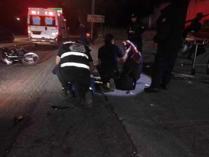 Pareja motociclista cae en obras de reencarpetado de Banderilla