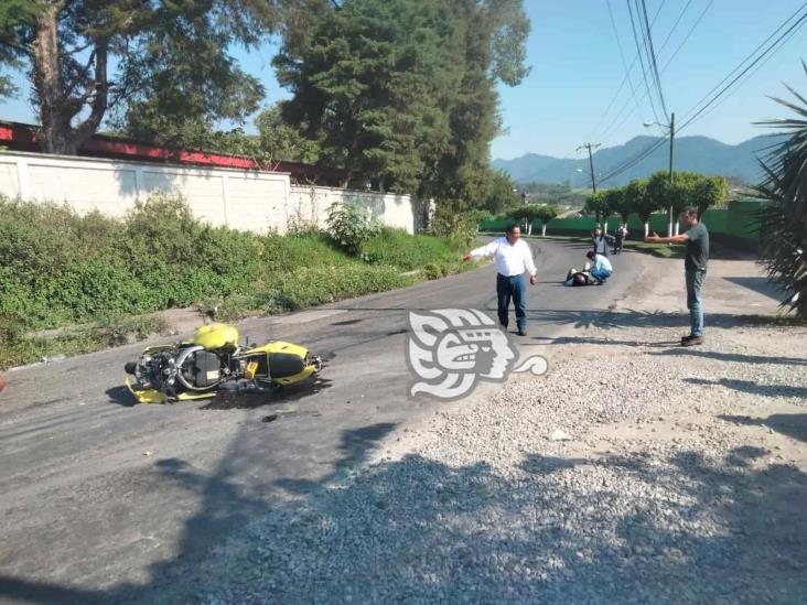 Accidente en la Orizaba-Atzacan deja un motociclista lesionado