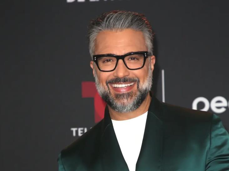 ¡Se burlan! Jaime Camil se equivoca al cantar himno de Estados Unidos