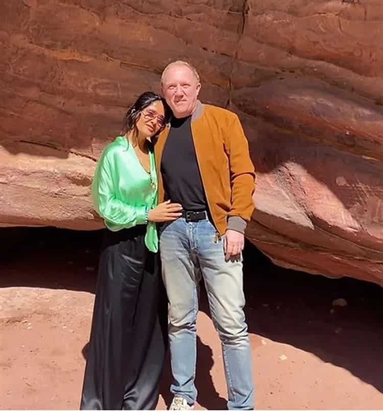 ¡Que romántico! Salma Hayek viaja a Jordania con su esposo