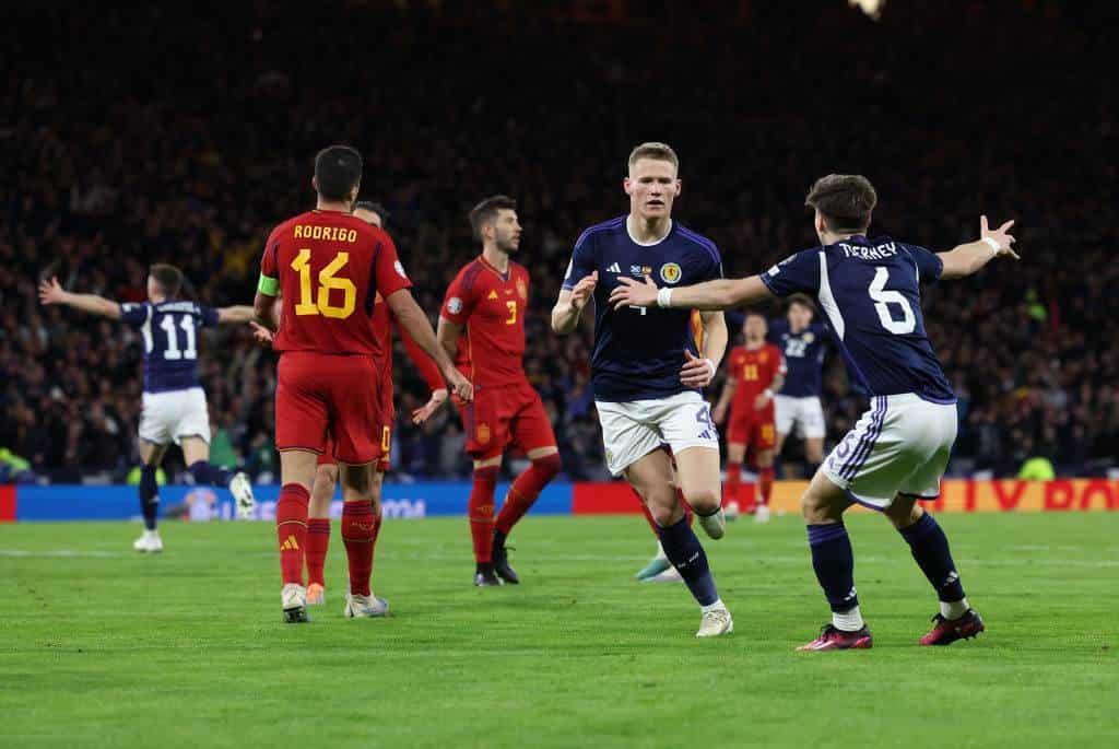 Sorprende Escocia y vence 2-0 a España