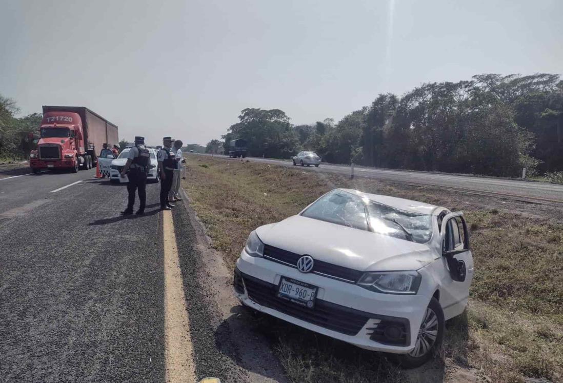 Conductora se sale de la carretera cerca de la Cabeza Olmeca, en Veracruz(+Video)