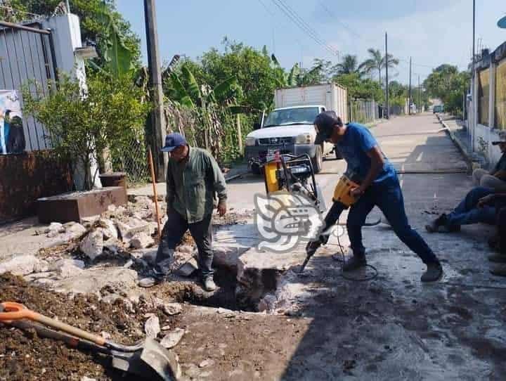 ¡Inundada de basura!; red de drenaje de Las Choapas está azolvada