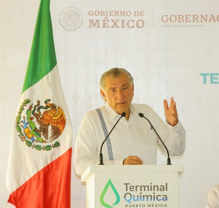 Adán Augusto asiste a ceremonia de la colocación de la primera piedra de la TQPM