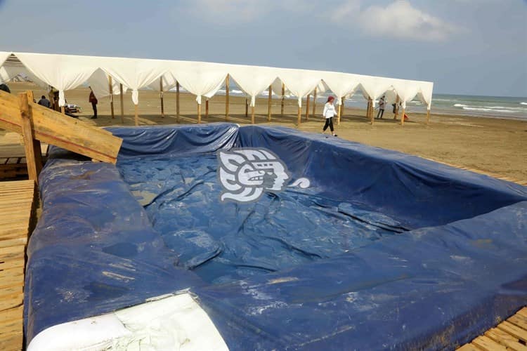 ¡Ya esperan a visitantes!; ultiman detalles en zona familiar de playa