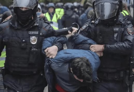 Detiene Rusia a periodista estadounidense; lo acusa de espionaje