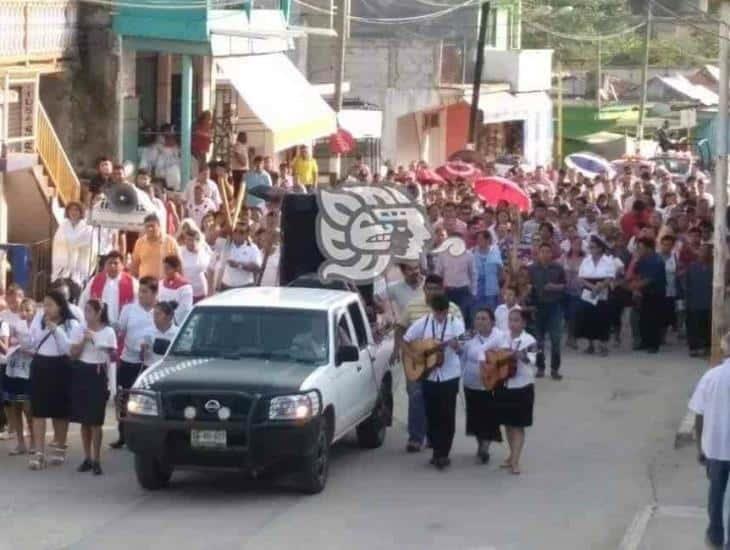 ¡Ya están listos!: feligresía católica conmemorará pasión, muerte y resurrección de Cristo (+Vídeo)