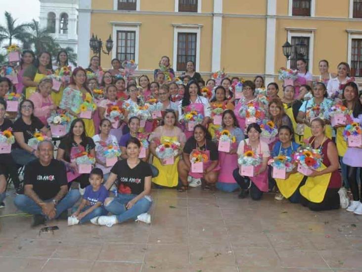 Llevan a cabo, en el marco del Mes de la Mujer, capacitación Mujeres Floreciendo