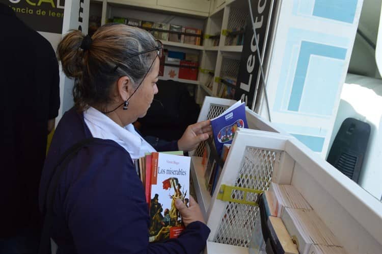 Llega el librobús a la Macroplaza del Malecón de Veracruz