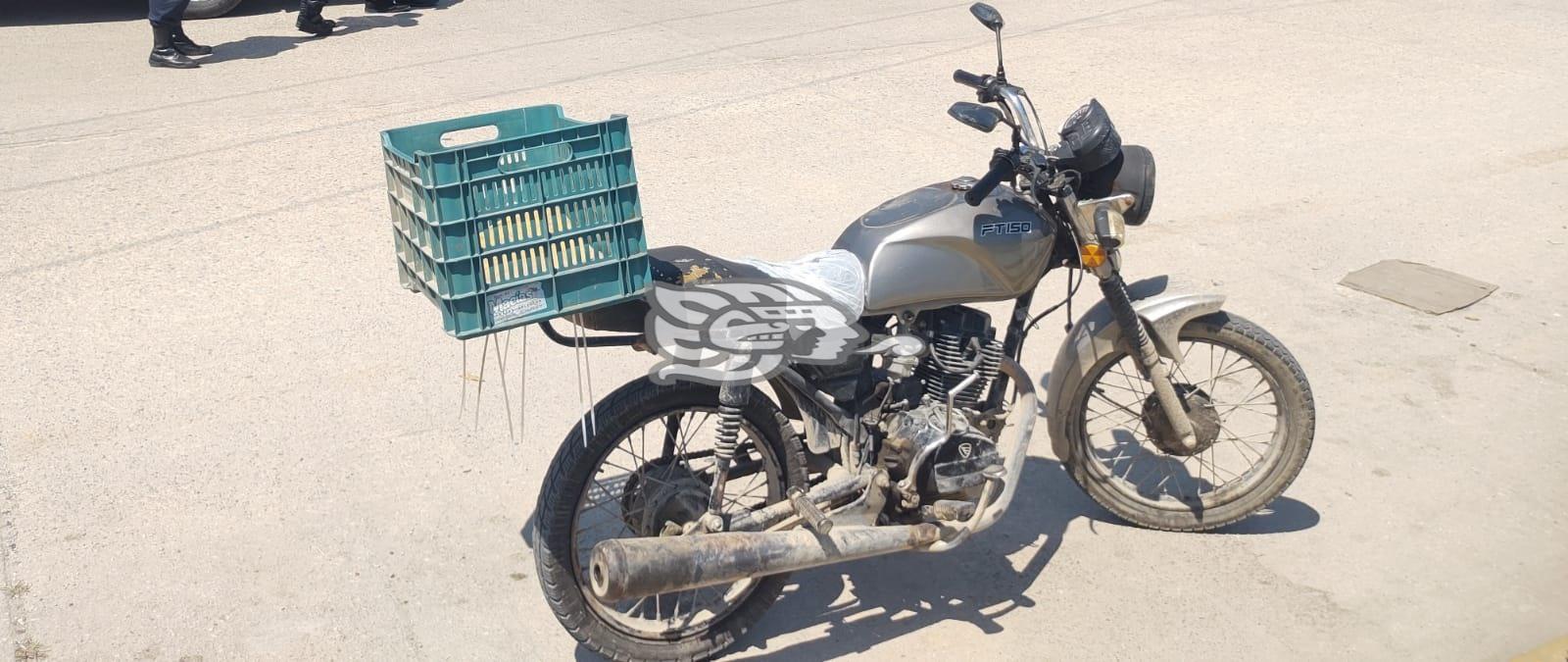 Nuevamente  motociclistas, chocaron de frente en amplia calle 