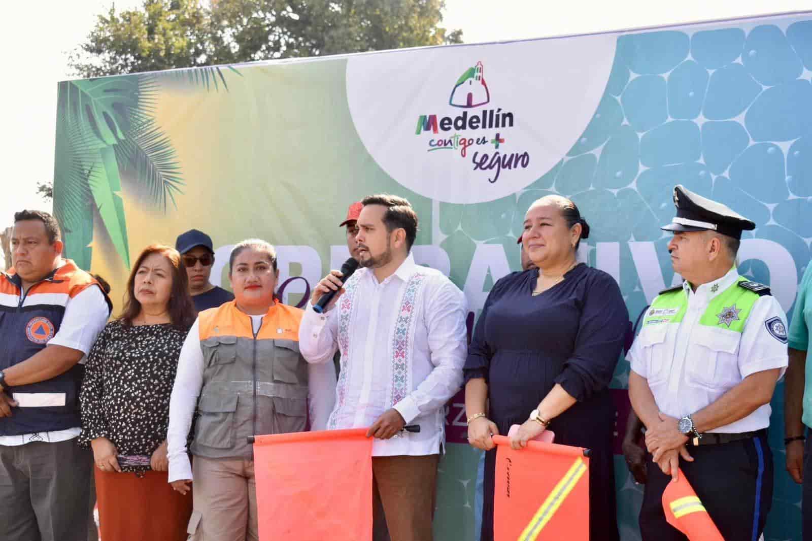 Medellín refuerza tareas de rescate con ambulancia nueva y equipo acuático