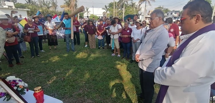 Se lleva a cabo Vía Crucis de migrantes en Coatzacoalcos (+Video)