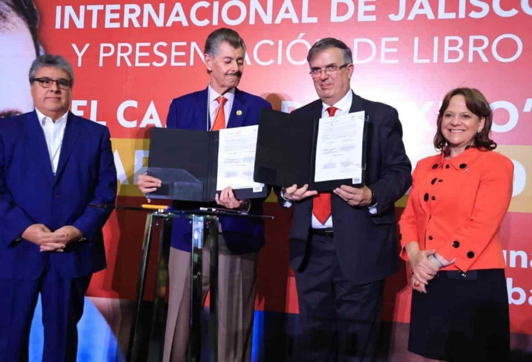 Ebrard firma acuerdo para impulsar la venta de tequila en el mundo