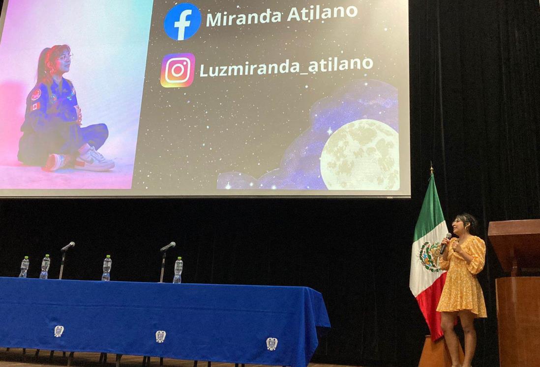 Astronauta veracruzana comparte su historia de vida con estudiantes de Cristóbal Colón