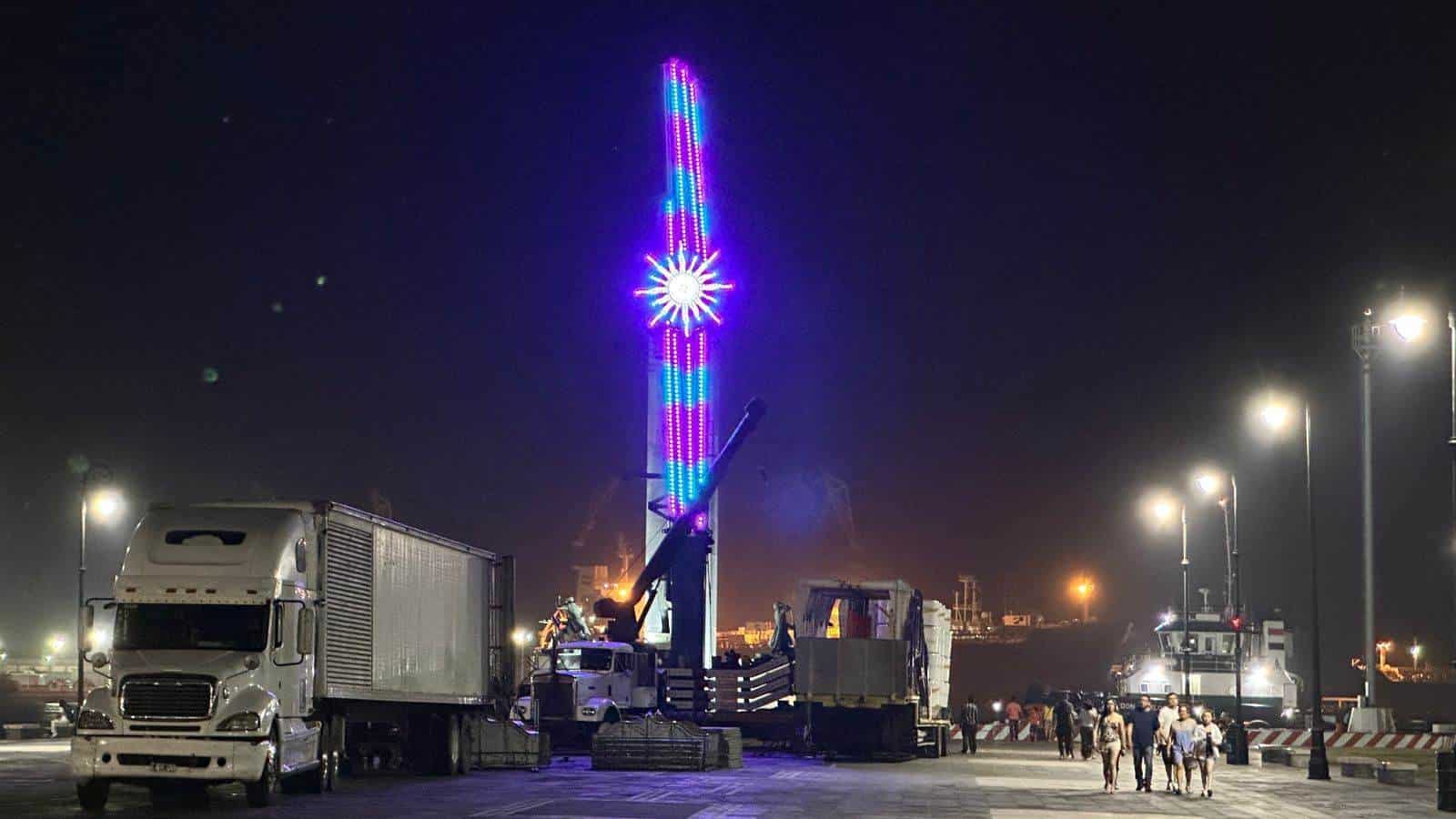 Inicia instalación de rueda de la fortuna en macroplaza de Veracruz