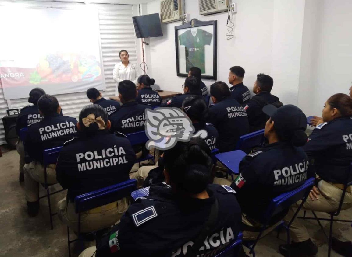 Imparten cursos nutricionales a policías municipales