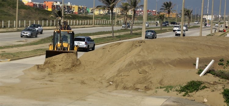 Retiran dunas del Malecón Costero de Coatzacoalcos