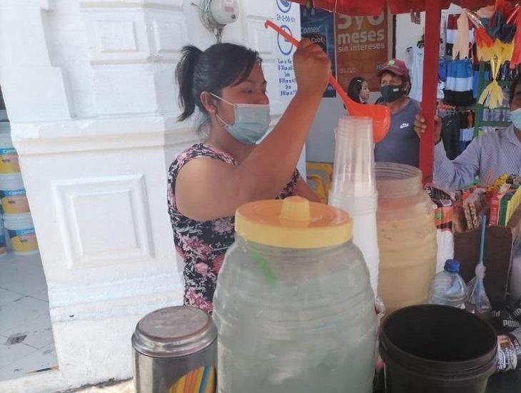 Consumo de aguas frescas incrementa por el calor en Coatzacoalcos