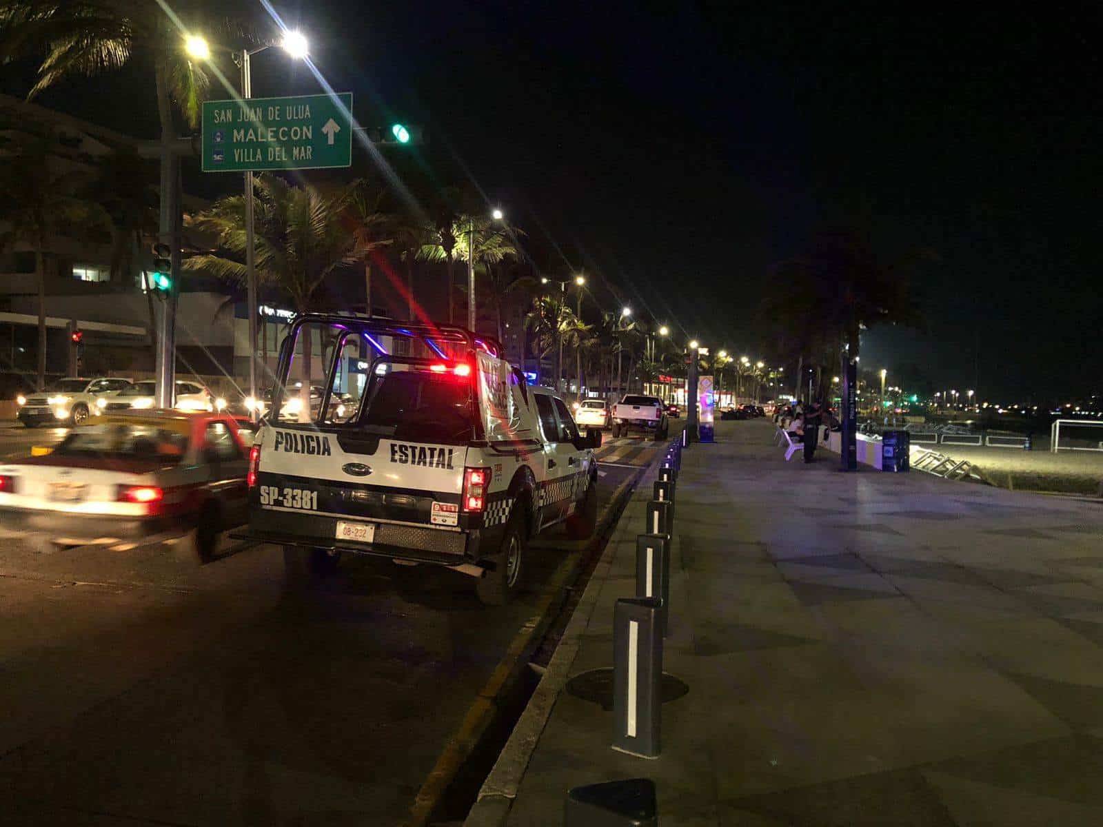 Se lanzó al mar en playa Martí, Veracruz, y se golpeó en rocas de las escolleras