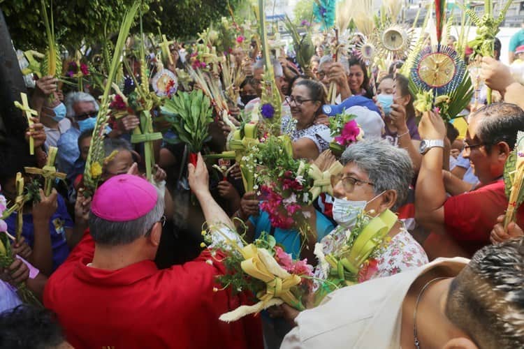 Viven con fervor Domingo de Ramos en Coatzacoalcos