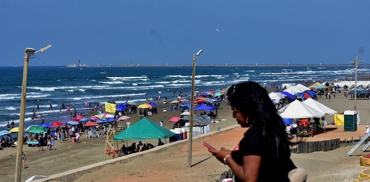 ¡Sol, playa y arena! Porteños y visitantes disfrutan las vacaciones