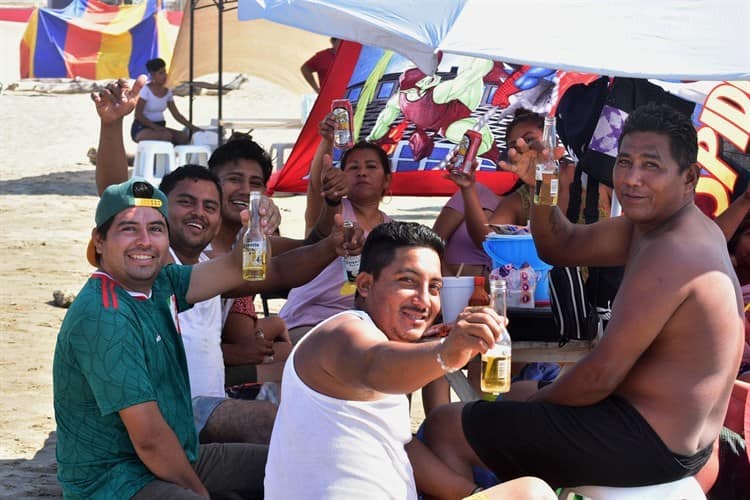 ¡Sol, playa y arena! Porteños y visitantes disfrutan las vacaciones