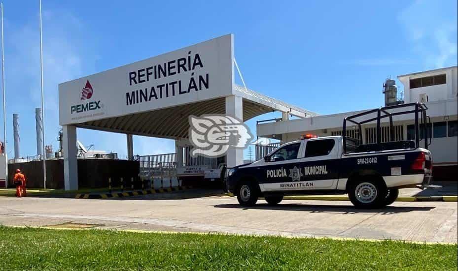 ¡Lucha por su vida!, una de las víctimas de explosión en refinería sigue internado