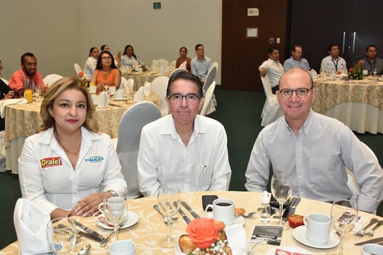 Integrantes de Coparmex Veracruz se reúnen para desayuno mensual de socios