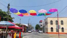 Turistas acuden a visitar el Barrio de La Huaca en Veracruz