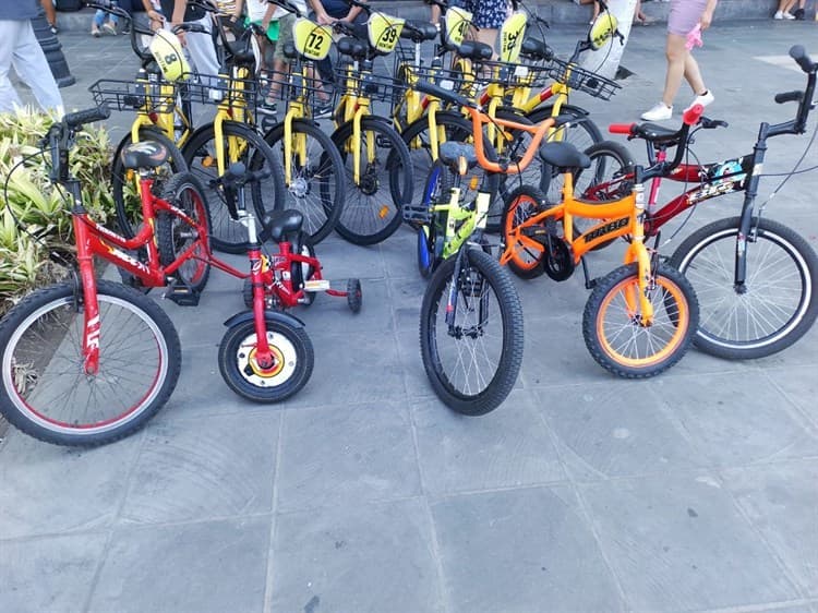 Instalan renta de bicicletas y scooters en el Malecón