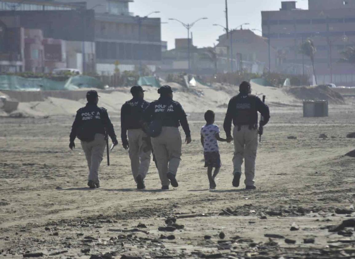 ¡Se perdió el chiquito!; Pequeño queretano, se extravía en la playa de Coatzacoalcos