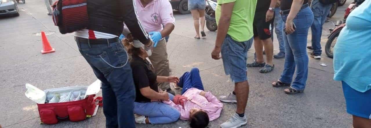 Madre e hija a bordo de moto fueron impactadas en Tierra Blanca