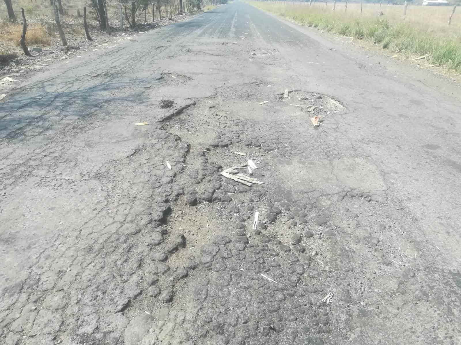 Reportan baches en carretera de Piedras Negras