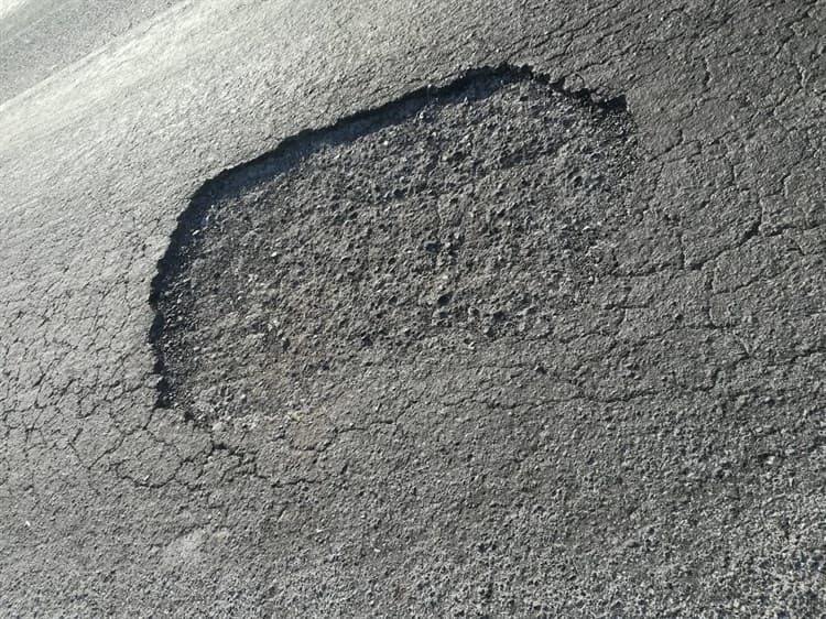 Reportan baches en carretera de Piedras Negras