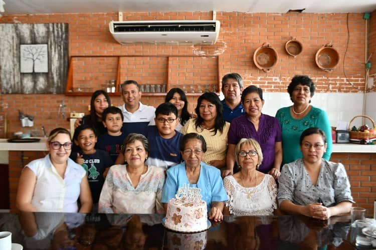 Doña Bertita Ramírez estuvo consentida en su onomástico