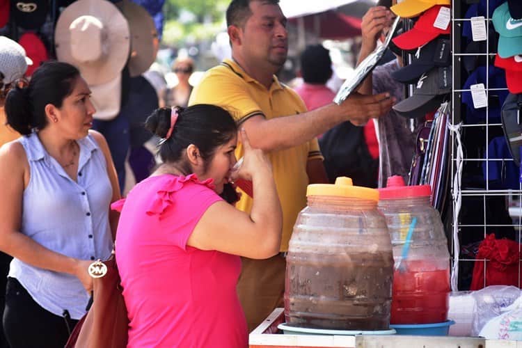 ¡Qué calor!; personas y animales buscan sobrevivir a altas temperaturas