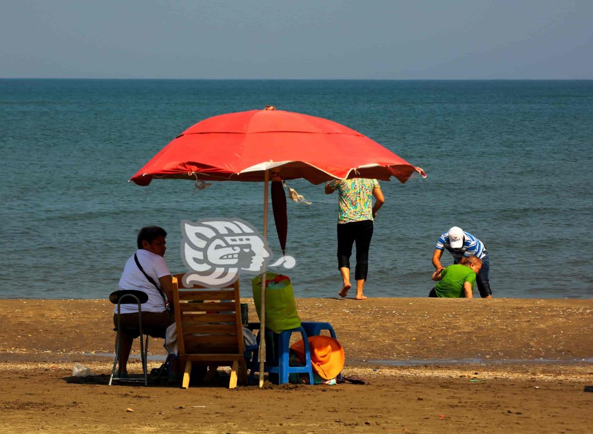 ¡Cuidado!; alertan sobre zonas profundas en playa de Coatzacoalcos