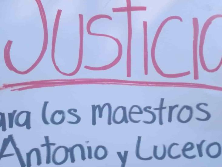 Dan el último adiós al maestro y estudiante asesinados en el Naranjal; exigen justicia