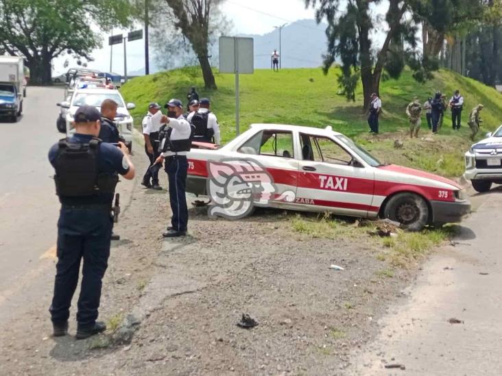 Imputan a hombres por robar y desbaratar taxi de Orizaba