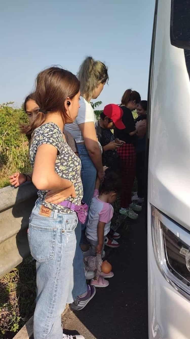 ¡Carro se queda varado!; pasajeros claman ayuda tras falla mecánica